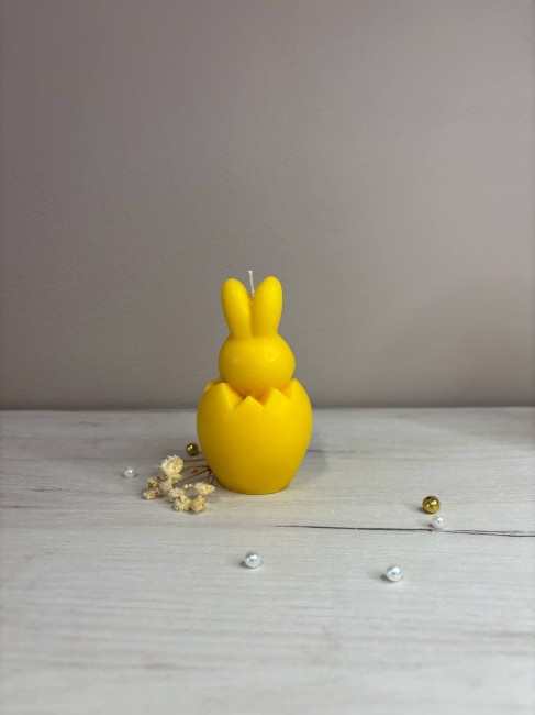 swieca_krolik_jajko_happy_easter_zblizenie.jpg