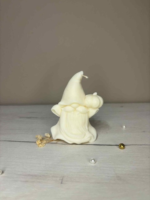 Świeca Krasnal z Dynią BOO ręcznie robiona z naturalnego wosku sojowego, dekoracja Halloween i jesienna ozdoba wnętrza