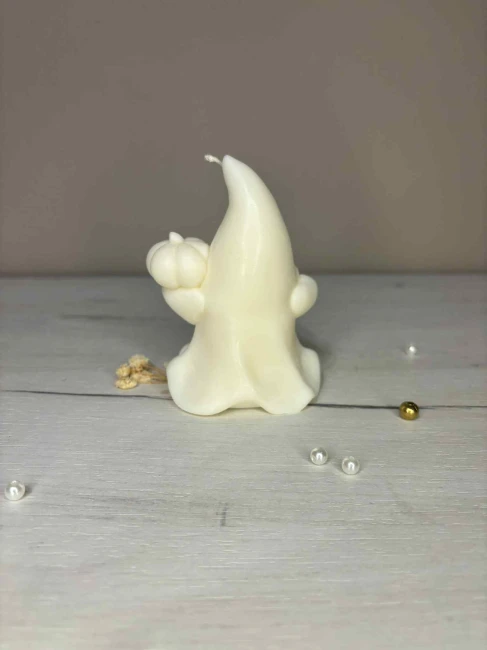 Świeca Krasnal z Dynią BOO ręcznie robiona z naturalnego wosku sojowego, dekoracja Halloween i jesienna ozdoba wnętrza
